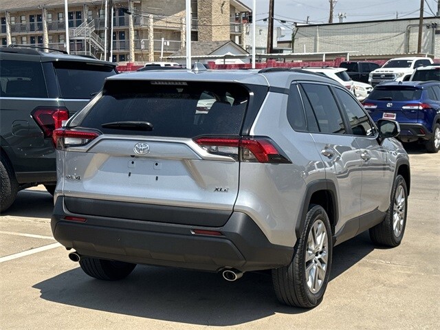 2022 Toyota RAV4 XLE Premium photo 4
