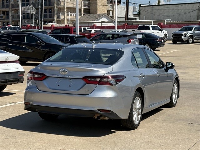 2023 Toyota Camry LE photo 4