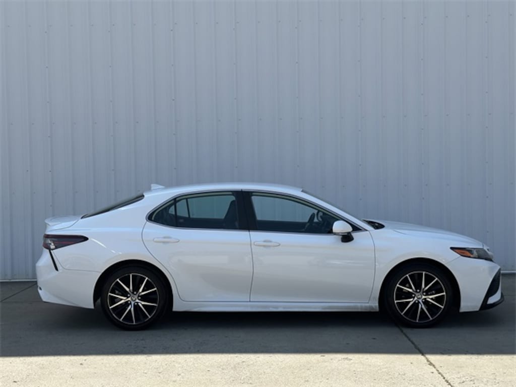 Used 2022 Toyota Camry SE Sedan