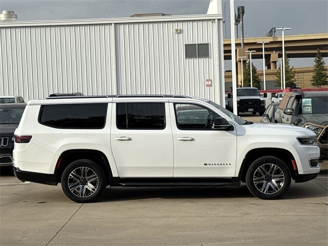 2024 Jeep Wagoneer L Series II photo 2