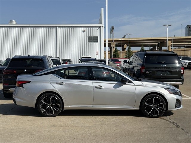 2024 Nissan Altima 2.5 SR photo 2