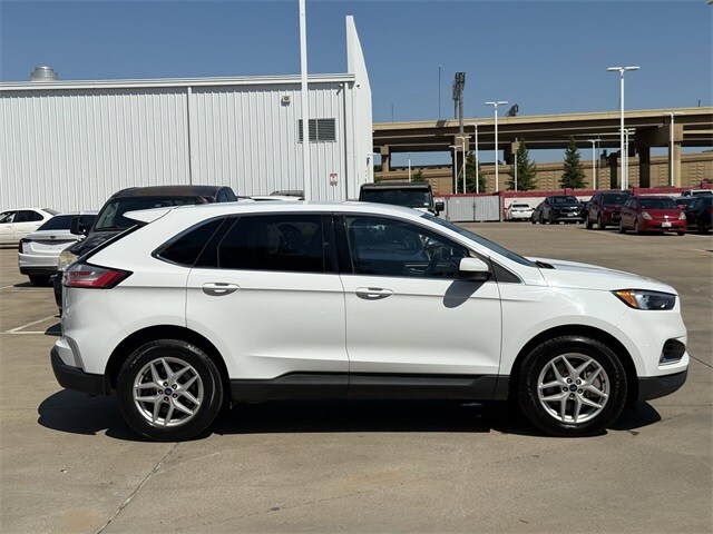 2022 Ford Edge SEL photo 3