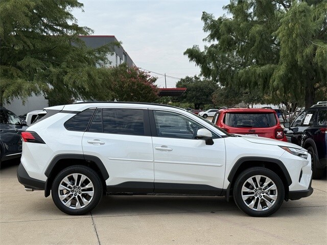 2024 Toyota RAV4 XLE Premium photo 3
