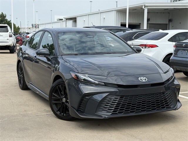2025 Toyota Camry SE photo 2