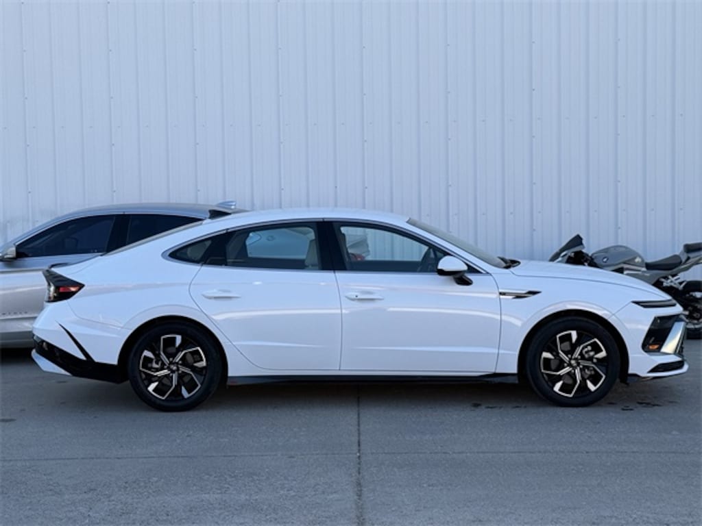 Used 2024 Hyundai Sonata SEL Sedan