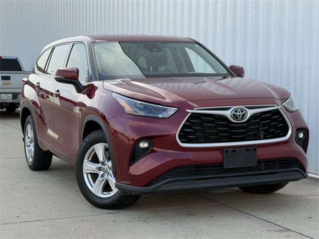 Used 2022 Toyota Highlander LE SUV