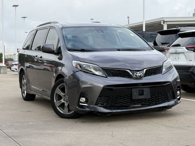 2018 Toyota Sienna SE V6 8-Passenger's photo