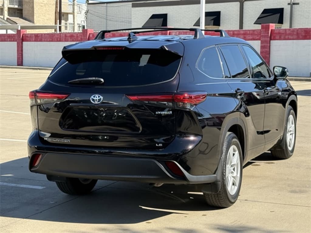 Used 2021 Toyota Highlander Hybrid LE SUV
