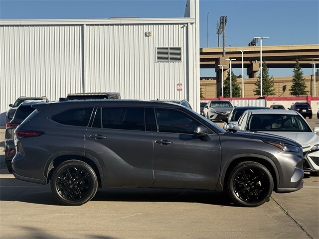 2022 Toyota Highlander L photo 3