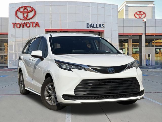 2023 Toyota Sienna LE 8-Passenger Hybrid FWD's photo