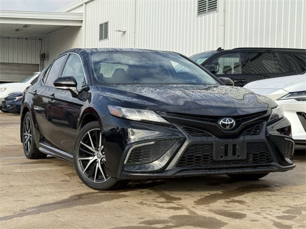 Used 2023 Toyota Camry SE Sedan