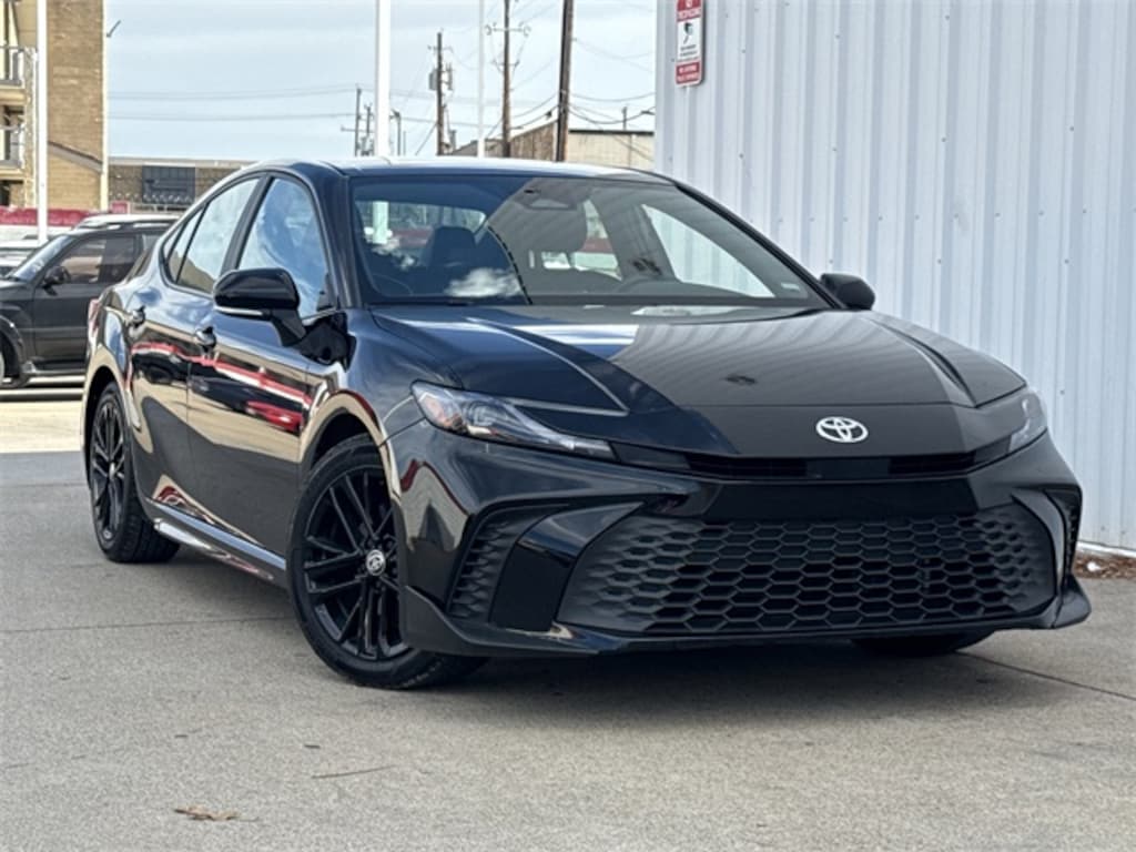 Used 2025 Toyota Camry SE Sedan
