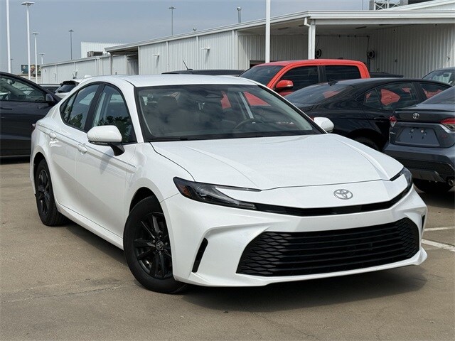 2025 Toyota Camry LE photo 2