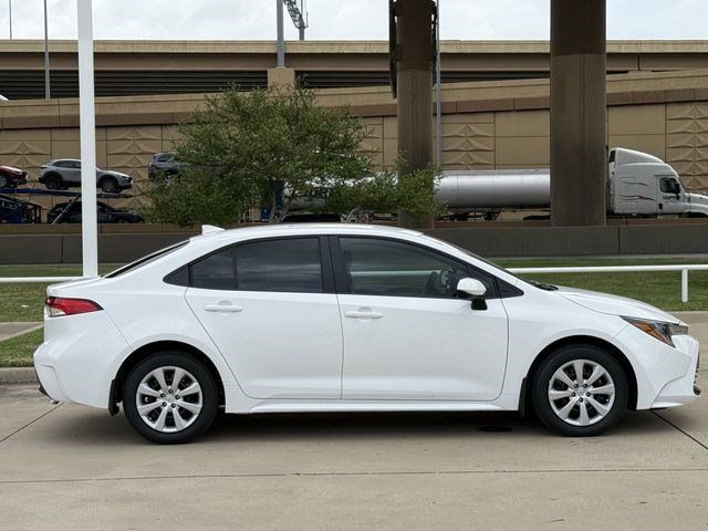 2026 Toyota Corolla LE - Photo 3