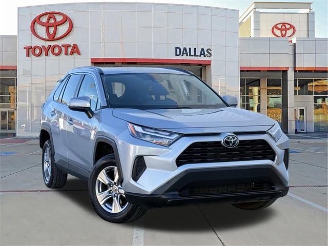 2024 Toyota RAV4 XLE's photo