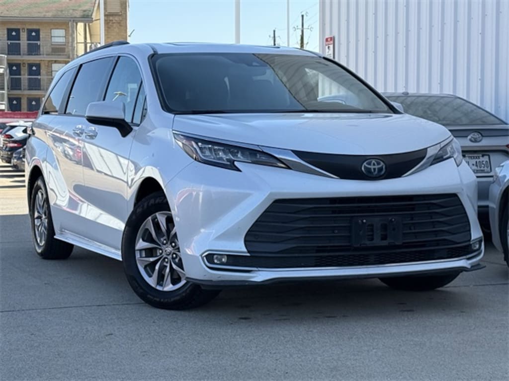 Used 2023 Toyota Sienna XLE Van Passenger Van