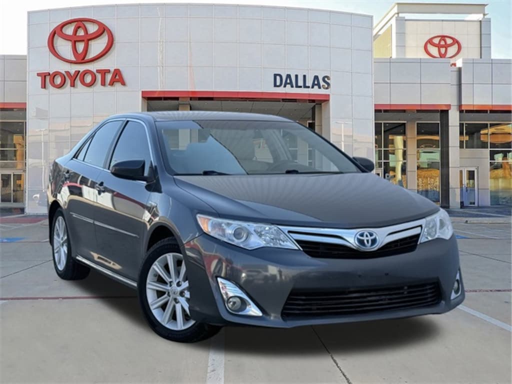 Used 2012 Toyota Camry Hybrid XLE Sedan