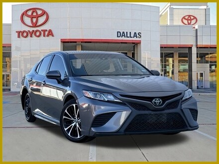 2020 Toyota Camry SE Sedan