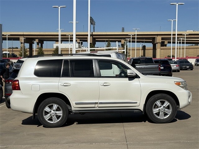 2013 Toyota Land Cruiser Base photo 2