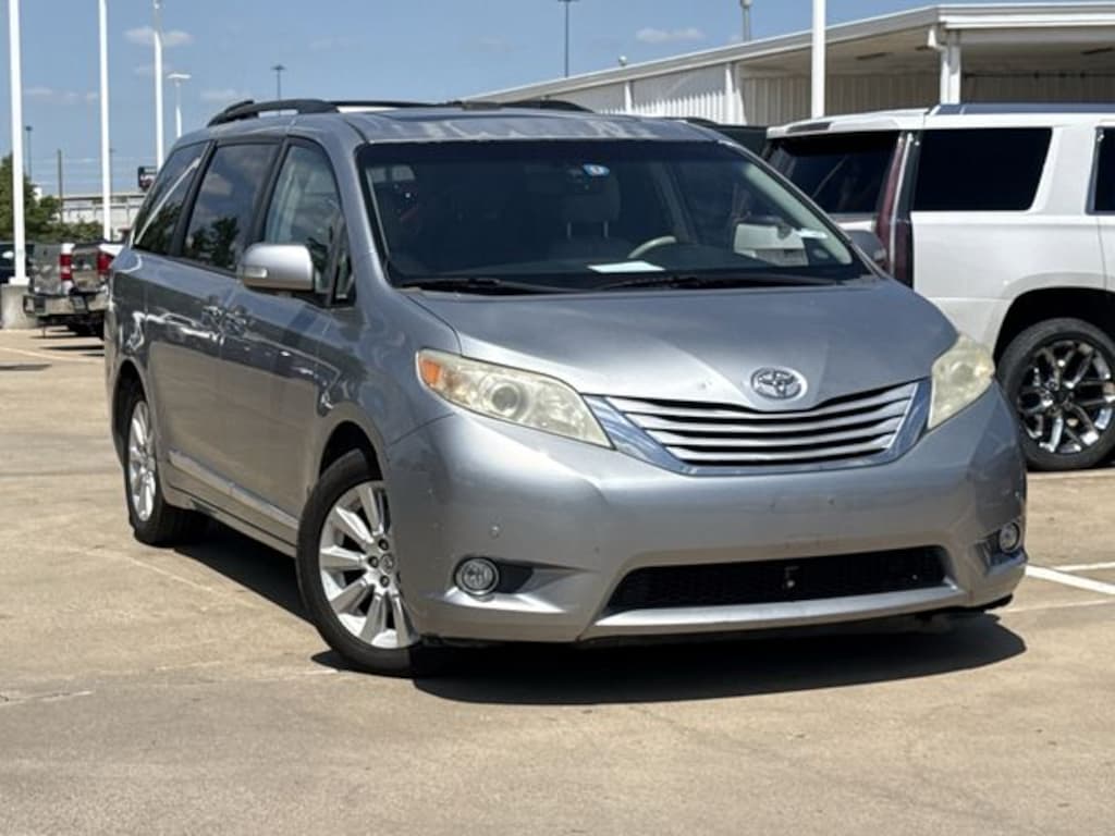 Used 2013 Toyota Sienna XLE Van