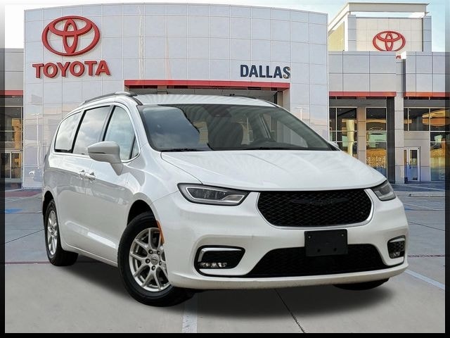2022 Chrysler Pacifica Touring L's photo