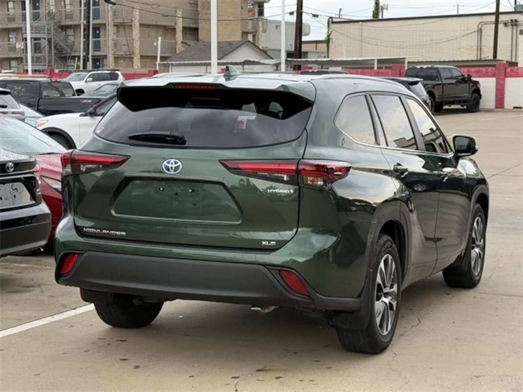 Used 2024 Toyota Highlander Hybrid XLE SUV