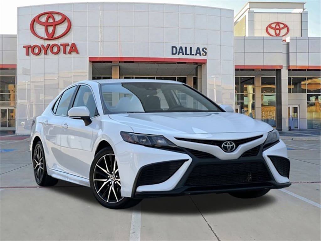 Used 2022 Toyota Camry SE Sedan