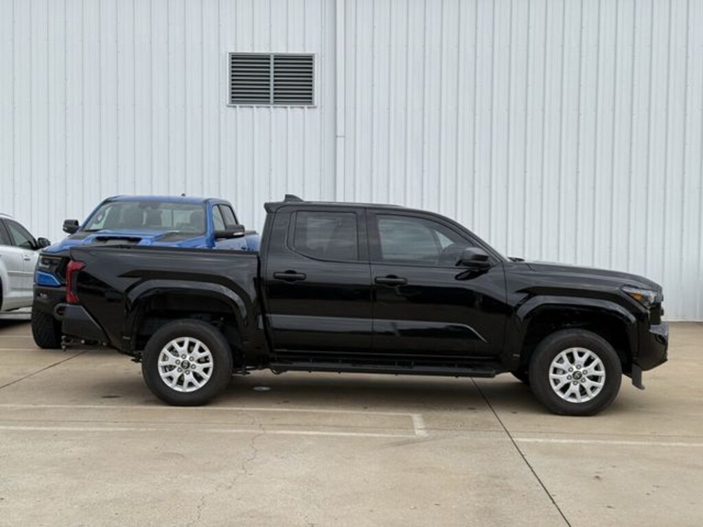 Used 2025 Toyota Tacoma SR Truck Double Cab