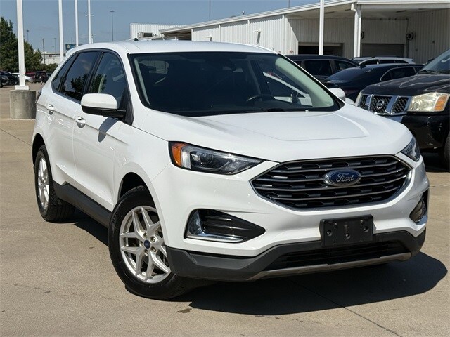 2022 Ford Edge SEL photo 2