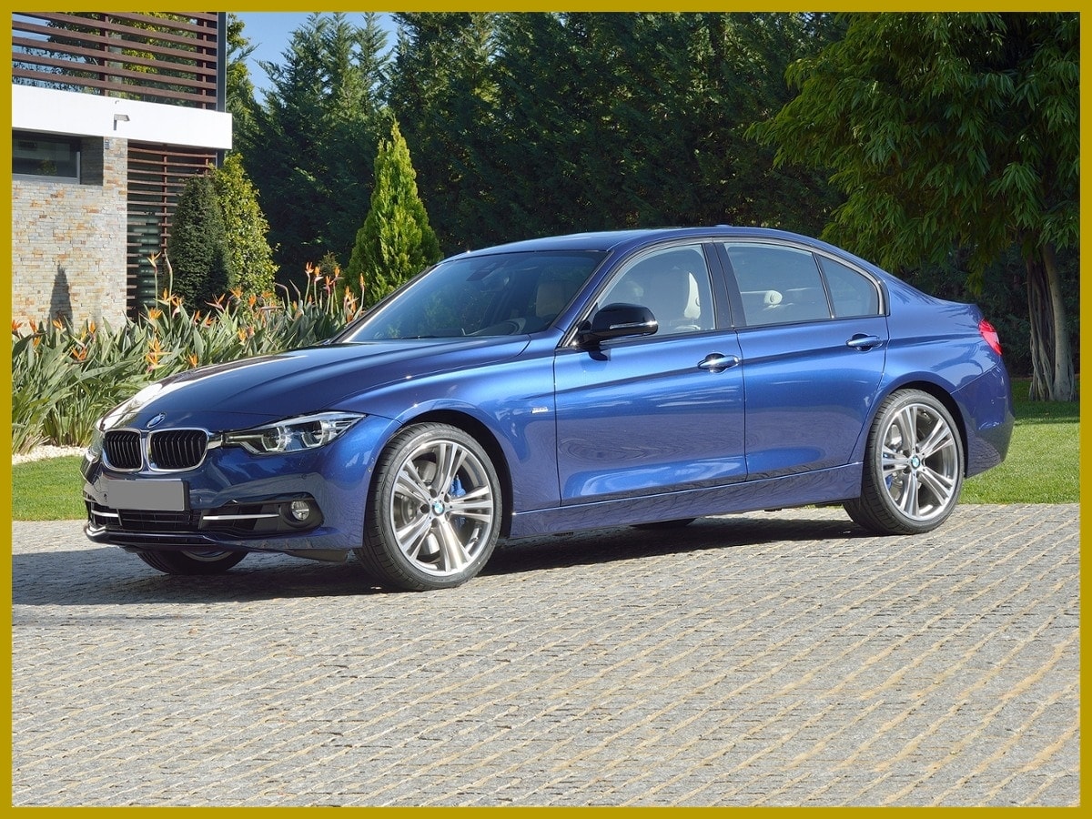 2017 BMW 3 Series 330i Sedan's photo
