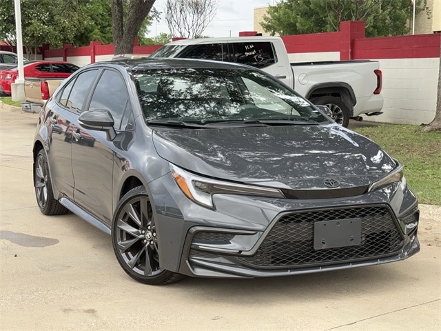 Used 2025 Toyota Corolla SE with VIN 5YFS4MCE8SP226971 for sale in Northfield, Minnesota