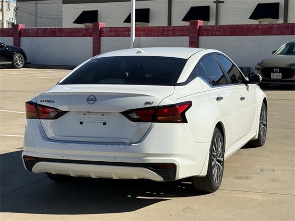 Used 2023 Nissan Altima 2.5 SV Sedan