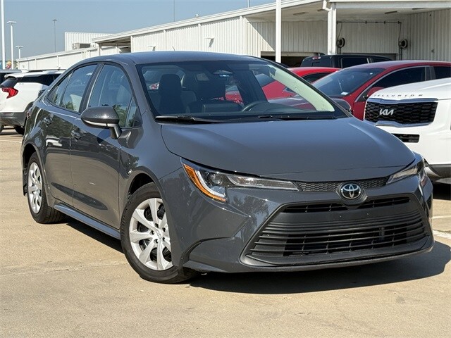 2025 Toyota Corolla LE photo 2