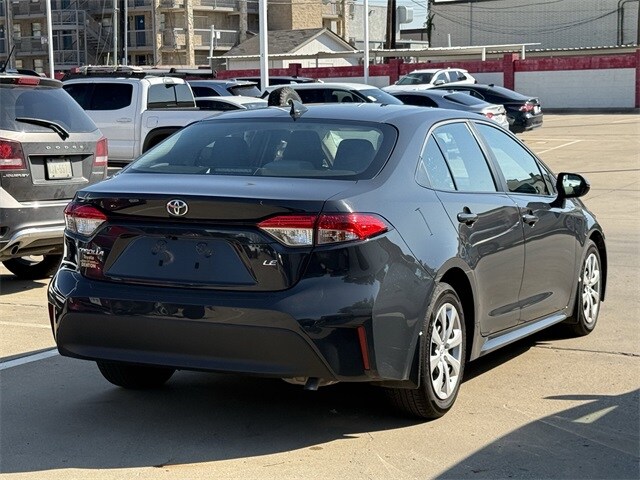 2025 Toyota Corolla LE photo 4
