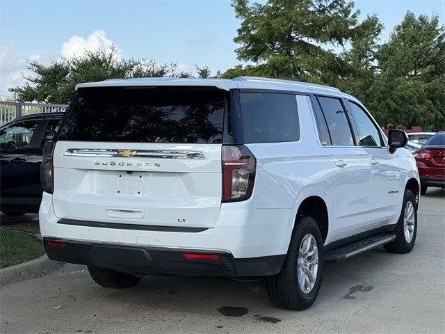 2023 Chevrolet Suburban LT photo 2