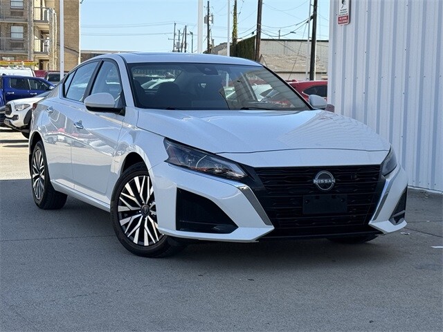 2023 Nissan Altima 2.5 SV photo 2