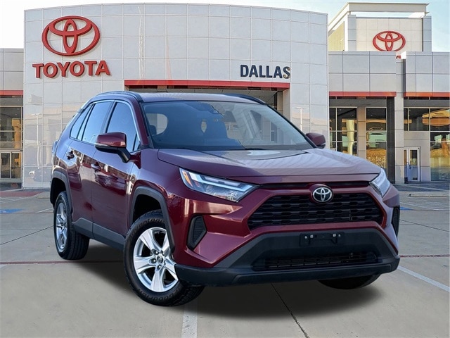 2023 Toyota RAV4 XLE's photo