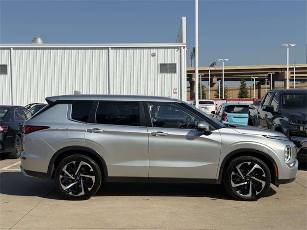 Used 2024 Mitsubishi Outlander SE SUV