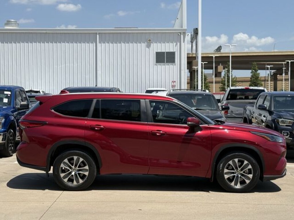 Used 2023 Toyota Highlander XLE SUV