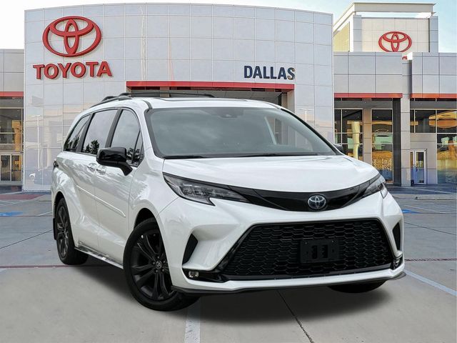 2025 Toyota Sienna XSE 7-Passenger Hybrid FWD's photo