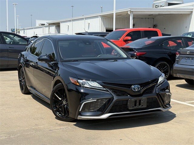 2022 Toyota Camry Hybrid XSE photo 2