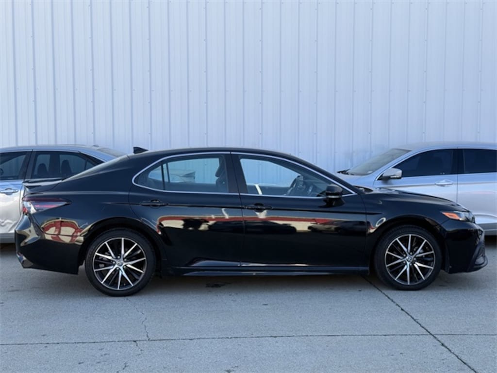 Used 2023 Toyota Camry SE Sedan