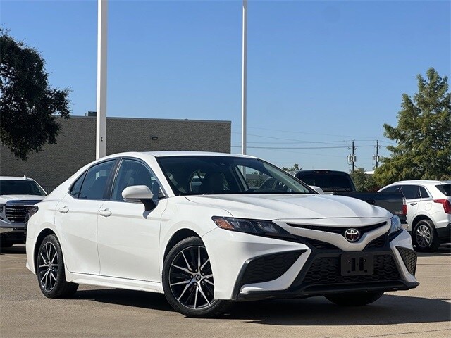 Used 2022 Toyota Camry SE with VIN 4T1G11AK1NU627934 for sale in Dallas, TX