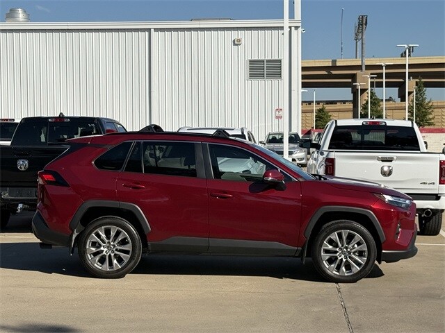 2024 Toyota RAV4 XLE Premium photo 3