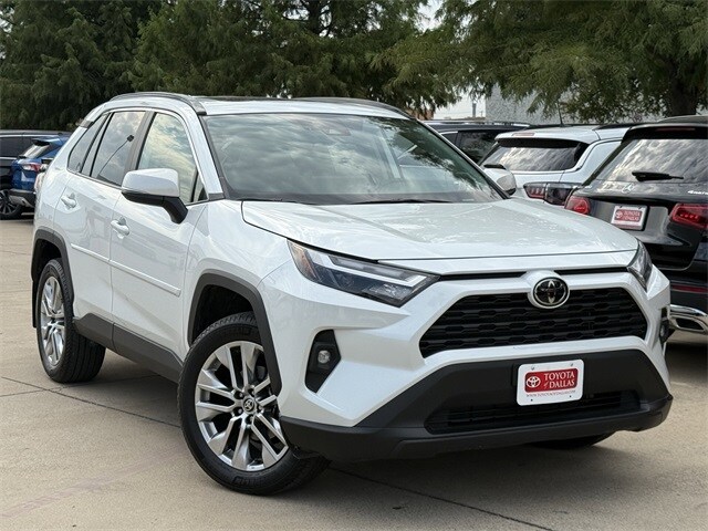 2024 Toyota RAV4 XLE Premium photo 2