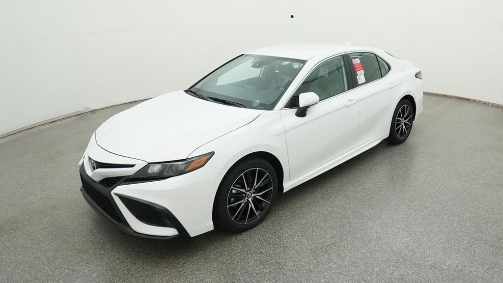 2024 Toyota Camry SE's photo