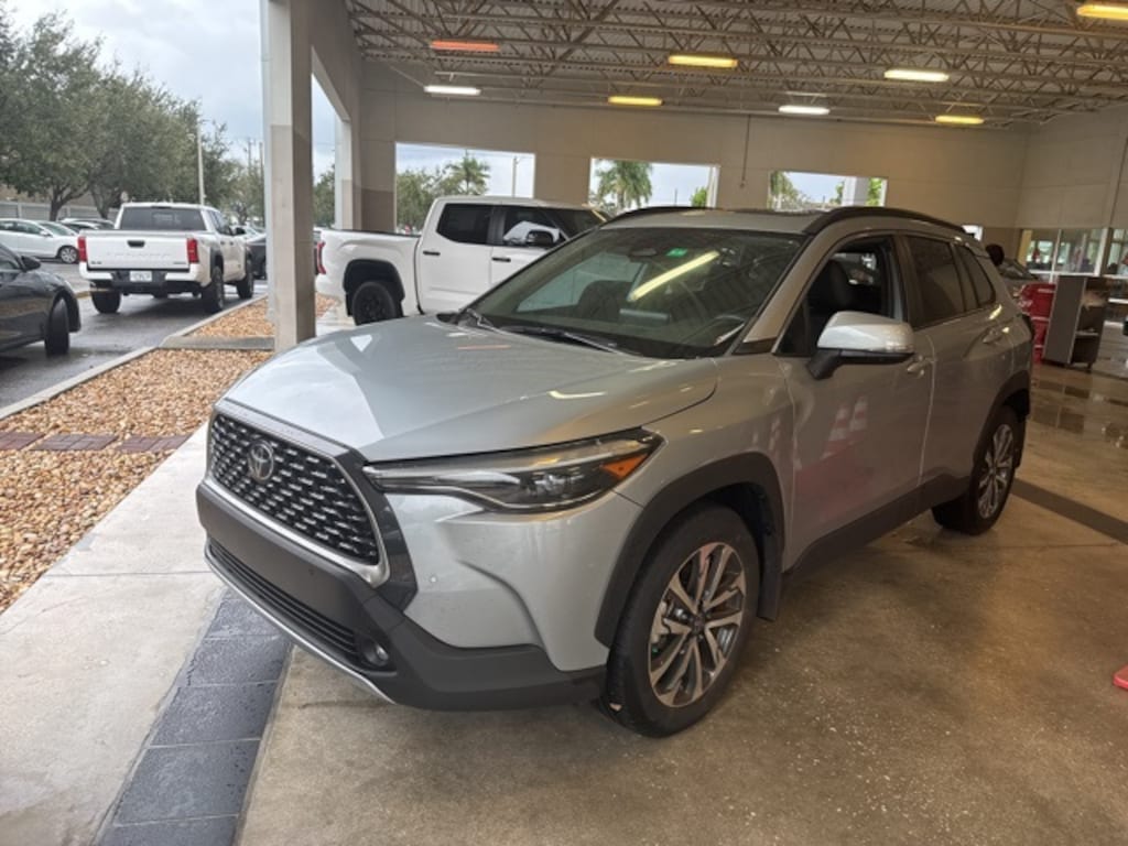 Used 2024 Toyota Corolla Cross XLE SUV