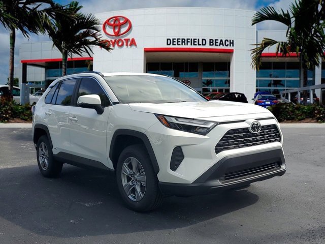 2025 Toyota RAV4 XLE's photo