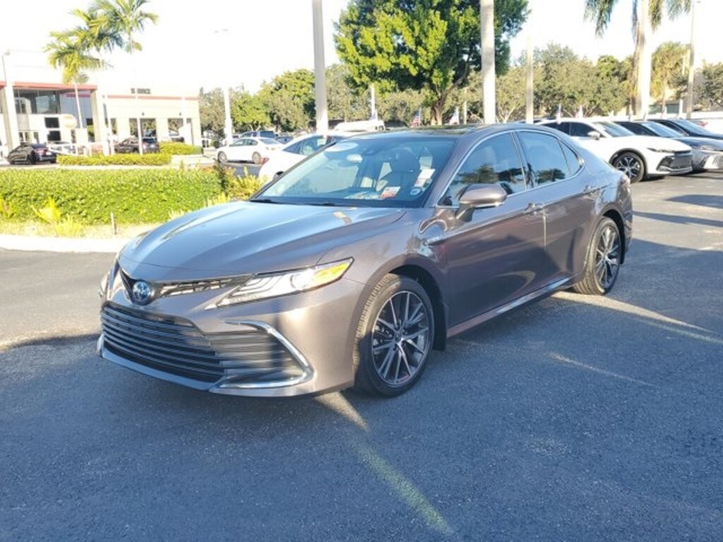 Certified 2021 Toyota Camry Hybrid XLE Sedan