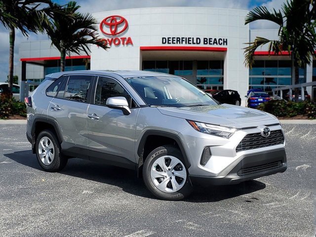 2025 Toyota RAV4 LE's photo